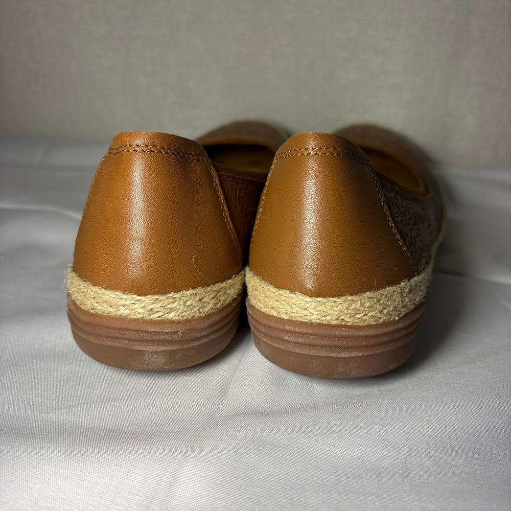 Clarks Elaina Rae Tan Leather Ballet Flats Floral Embossed Espadrille Size 7 - Picture 8 of 11